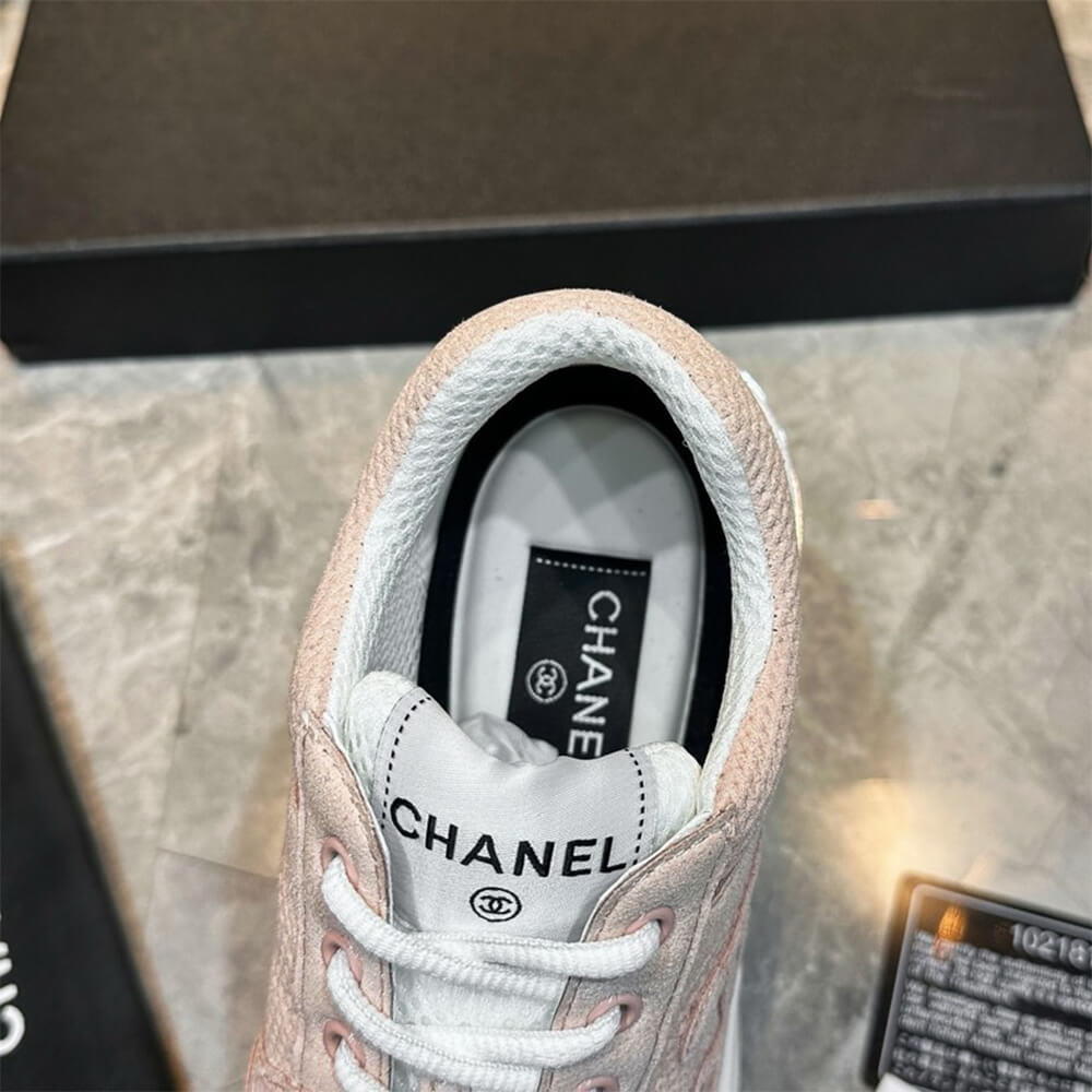 Ch**el Sneaker