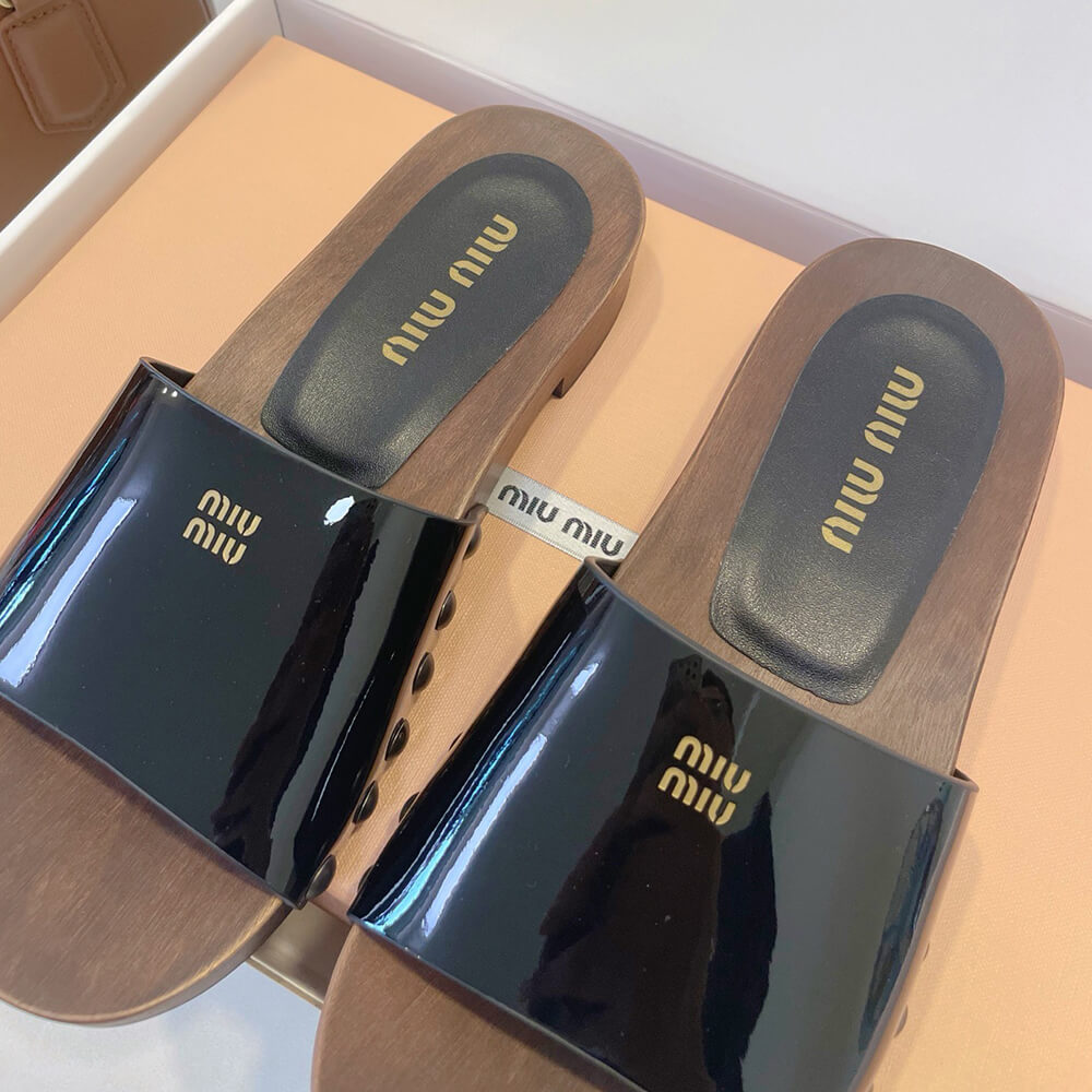 M1um1u Patent leather clogs
