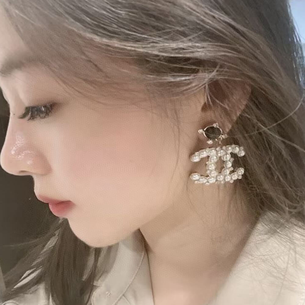 Ch**el PEARL EARRINGS