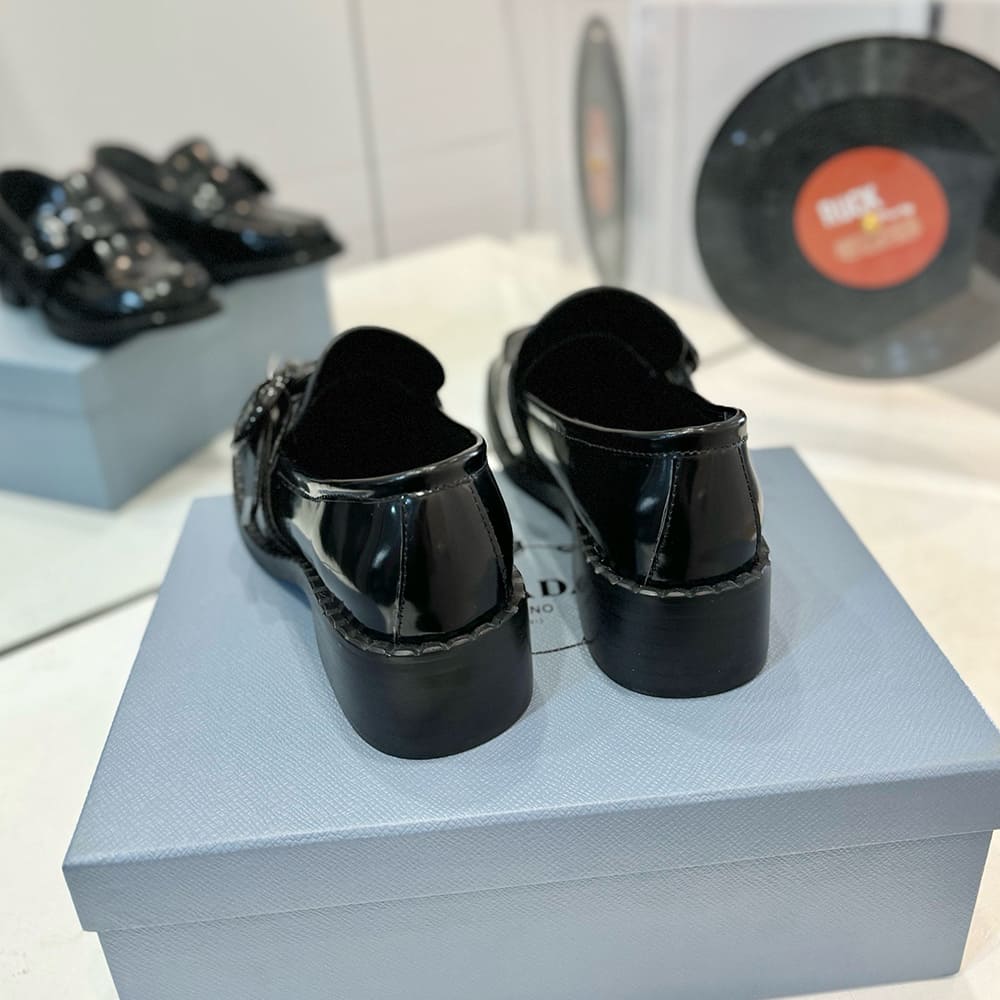 Pra*a loafers
