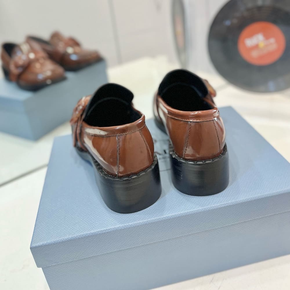 Pra*a loafers