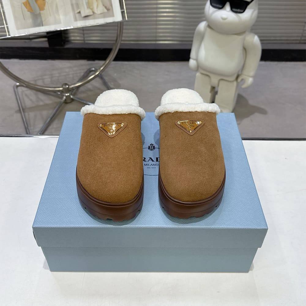 Pra*a Slippers