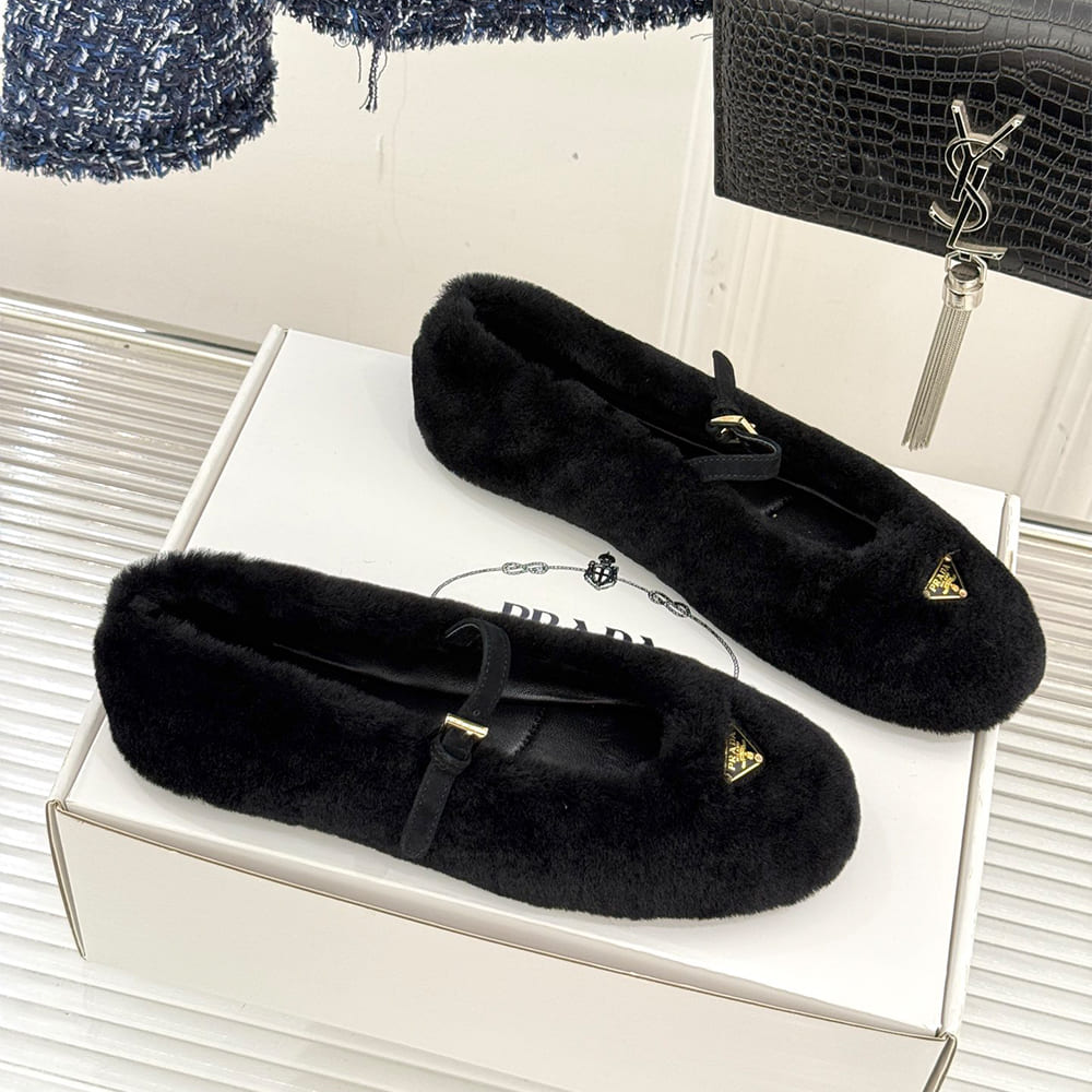 Pra*a Suede Ballerinas