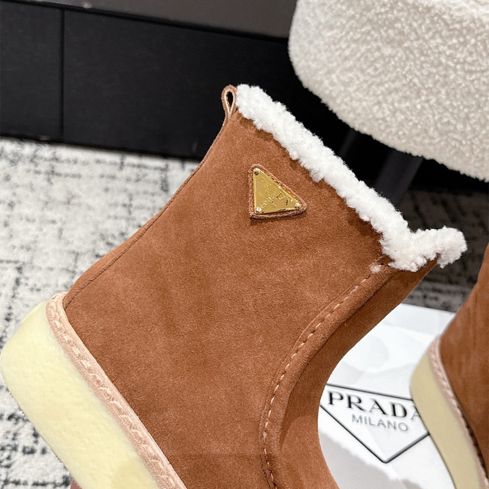 Pra*a Suede booties