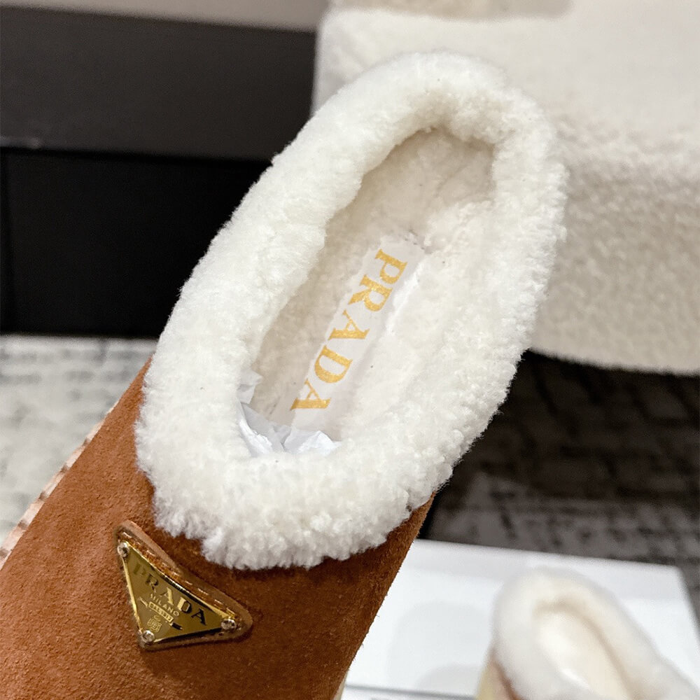 Pra*a Suede slippers