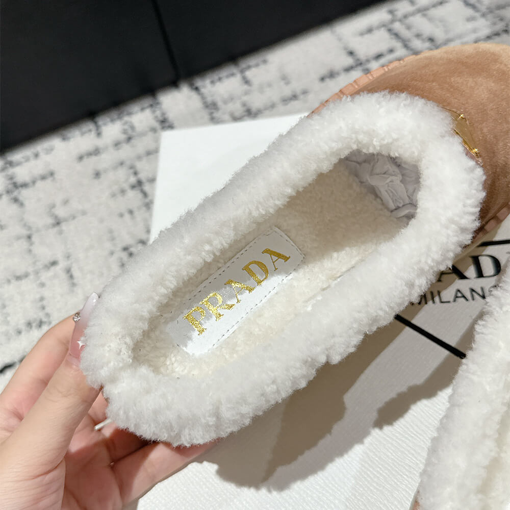 Pra*a Suede slippers