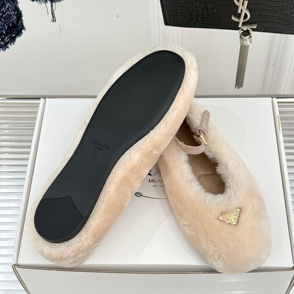 Pra*a Suede Ballerinas