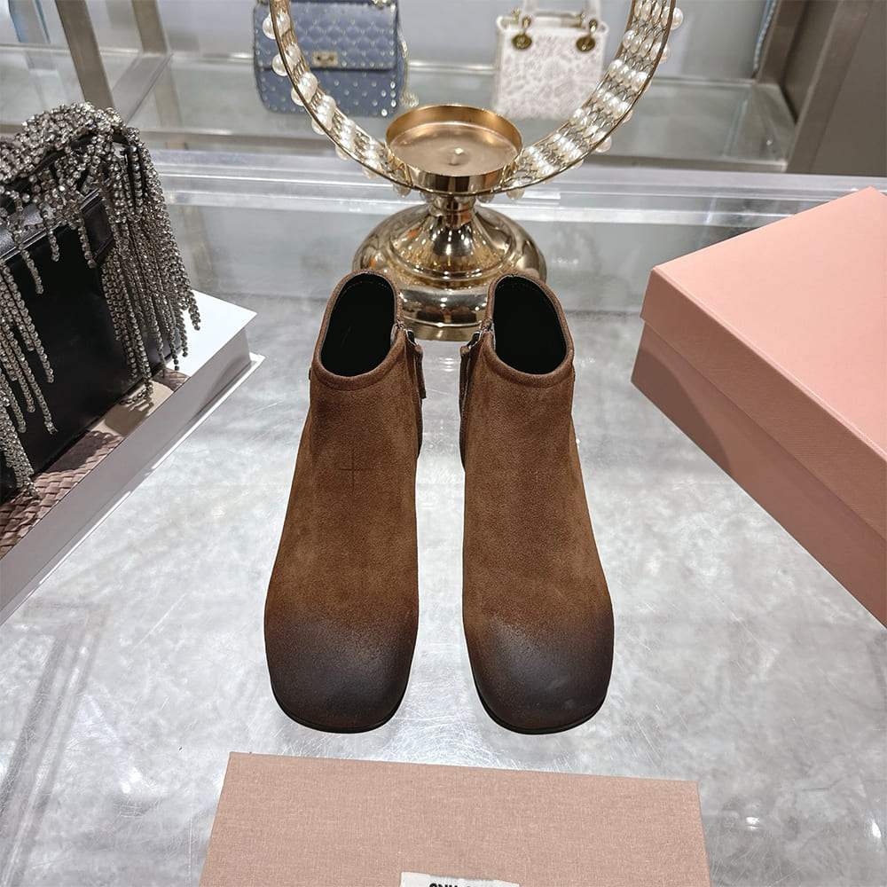 M1um1u Suede booties