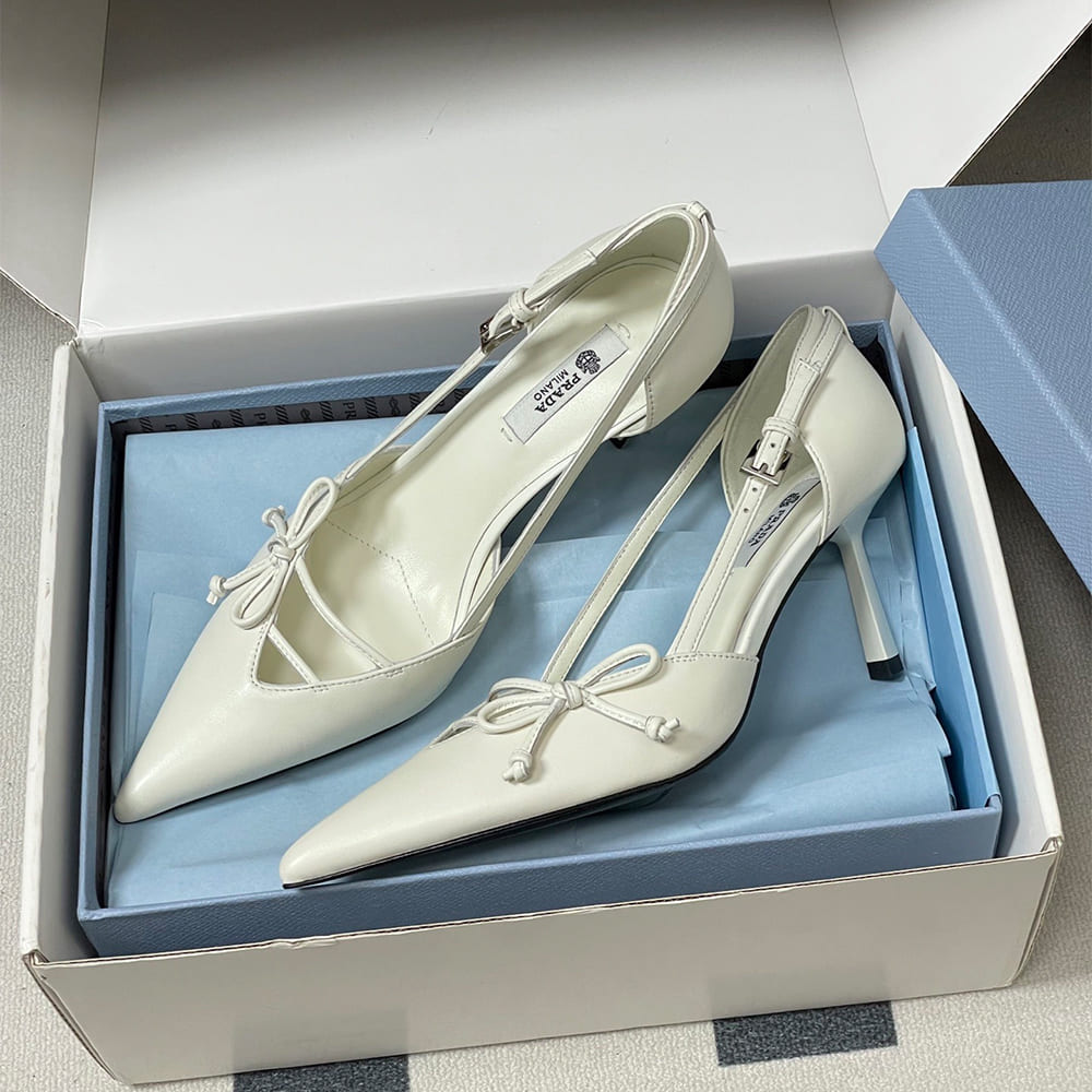 Pra*a Open-side leather pumps