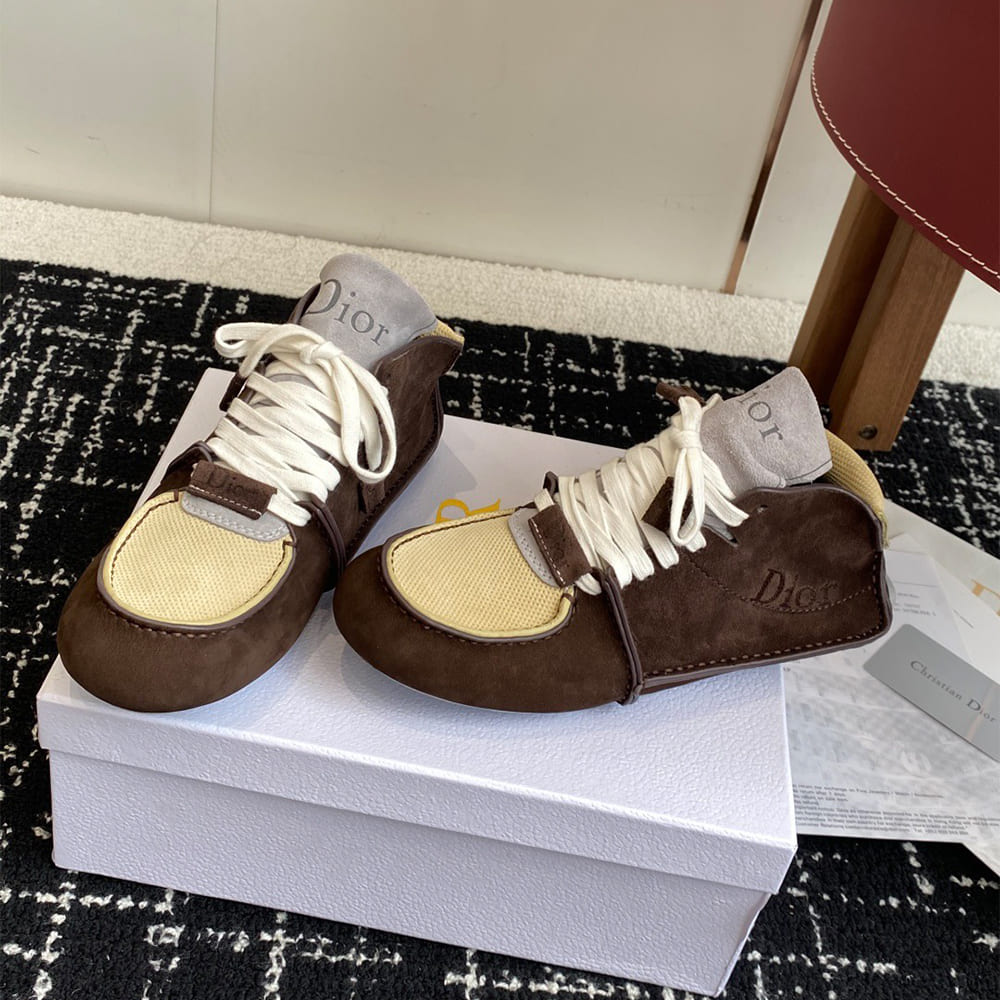 D10r Roadie Lace-Up Boot