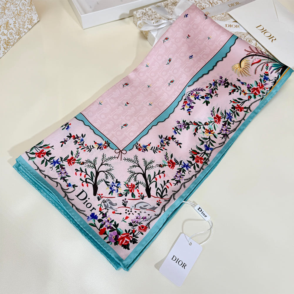 D10ramour Revolution Flowers 90 Square Scarf