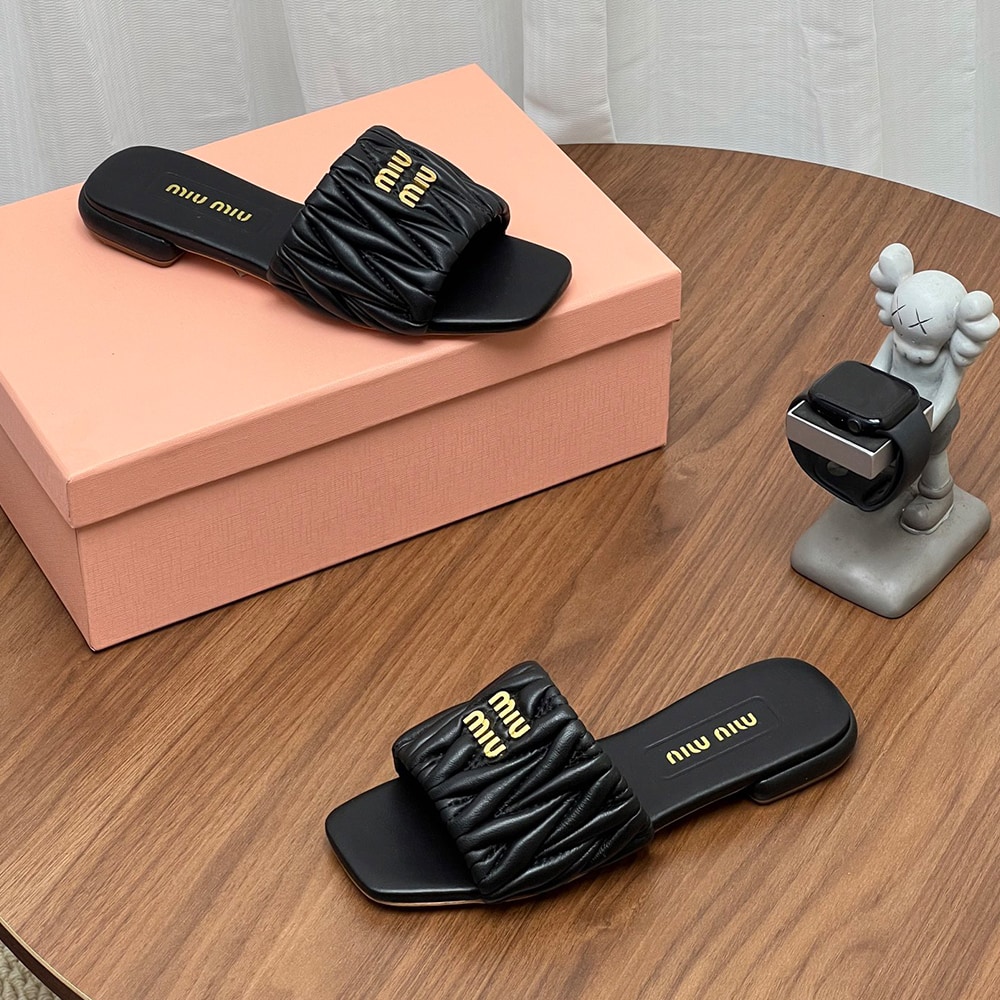 M1um1u Matelasse nappa leather slides (EU SIZE 35-42)