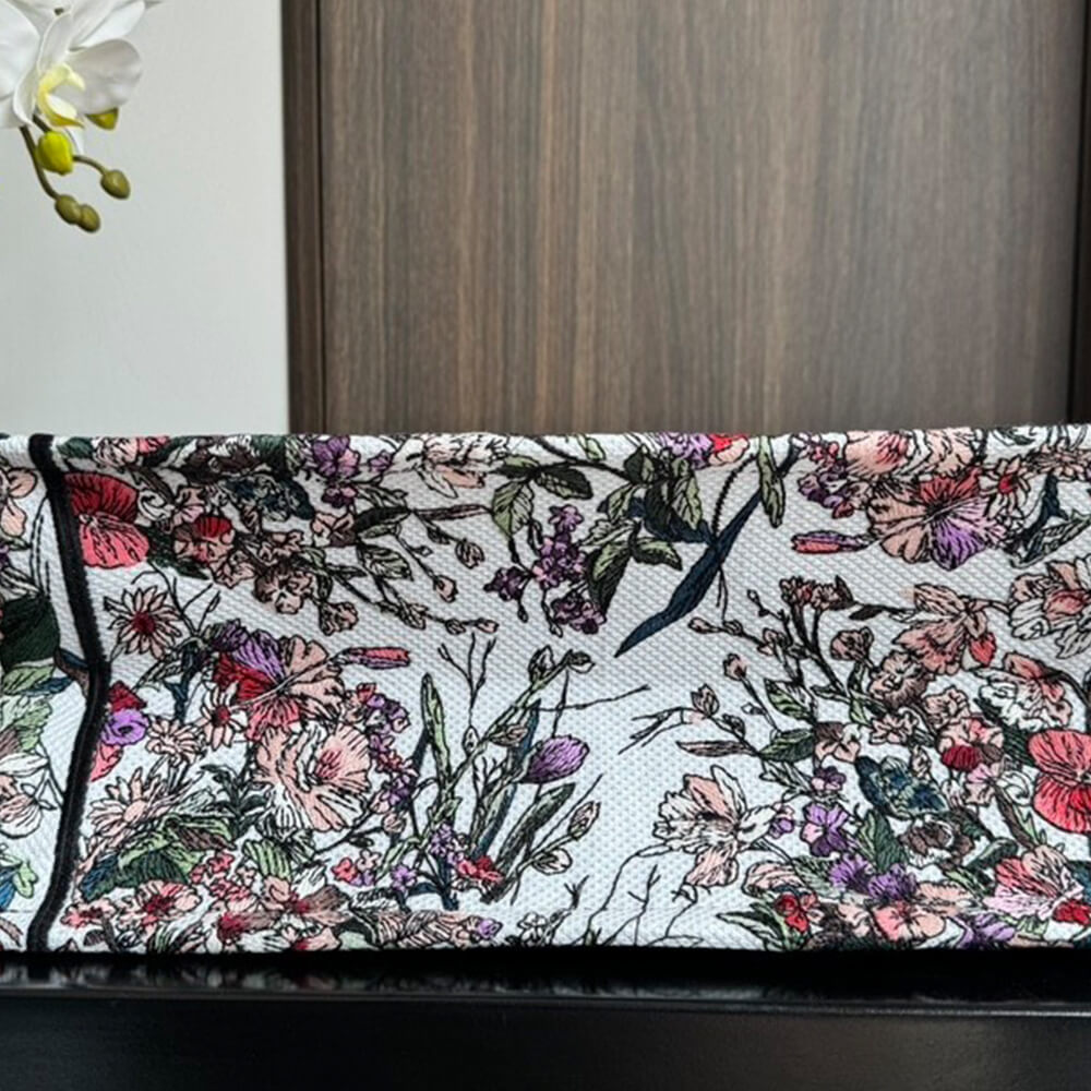 Medium D10r Book Tote