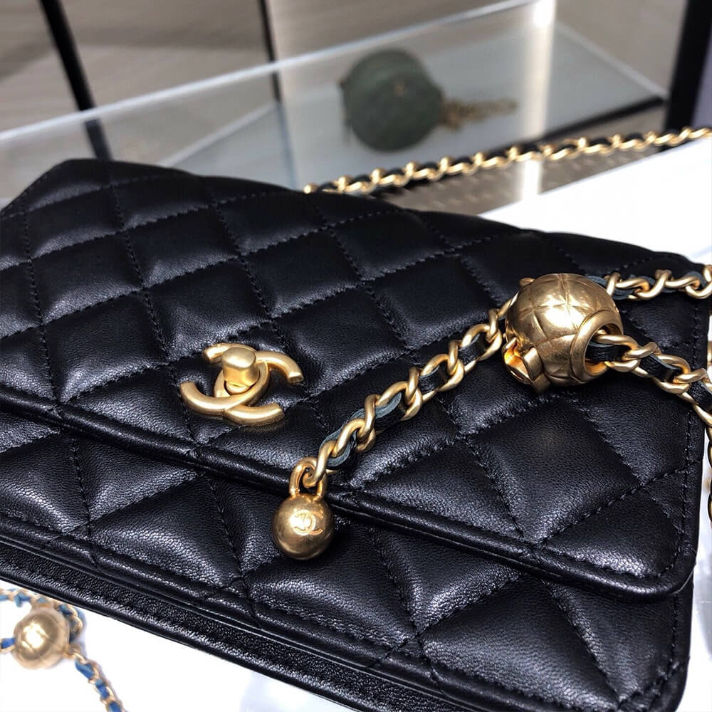 Ch**el Pearl Crush Wallet on Chain