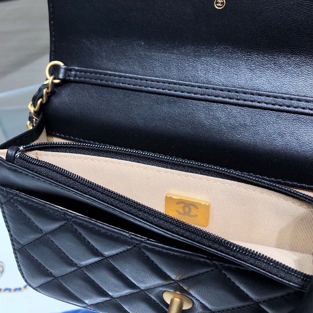 Ch**el Pearl Crush Wallet on Chain
