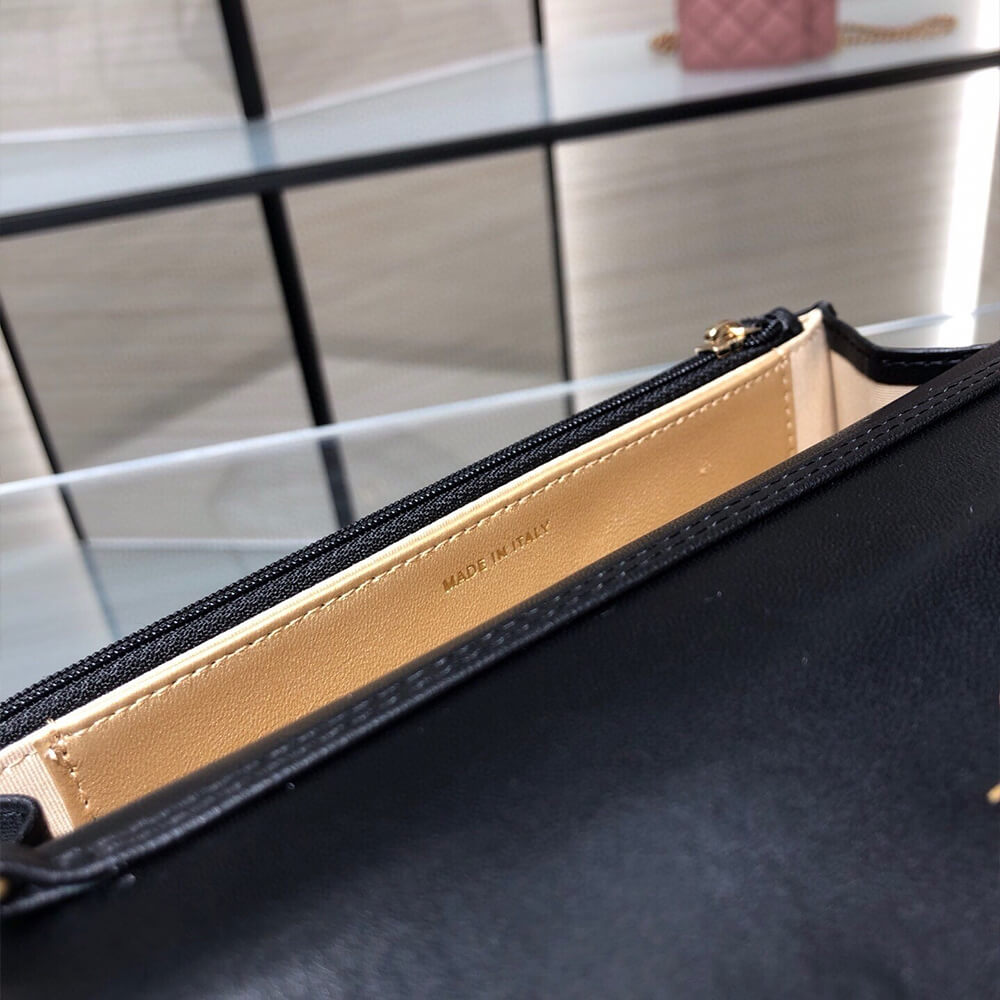 Ch**el Pearl Crush Wallet on Chain