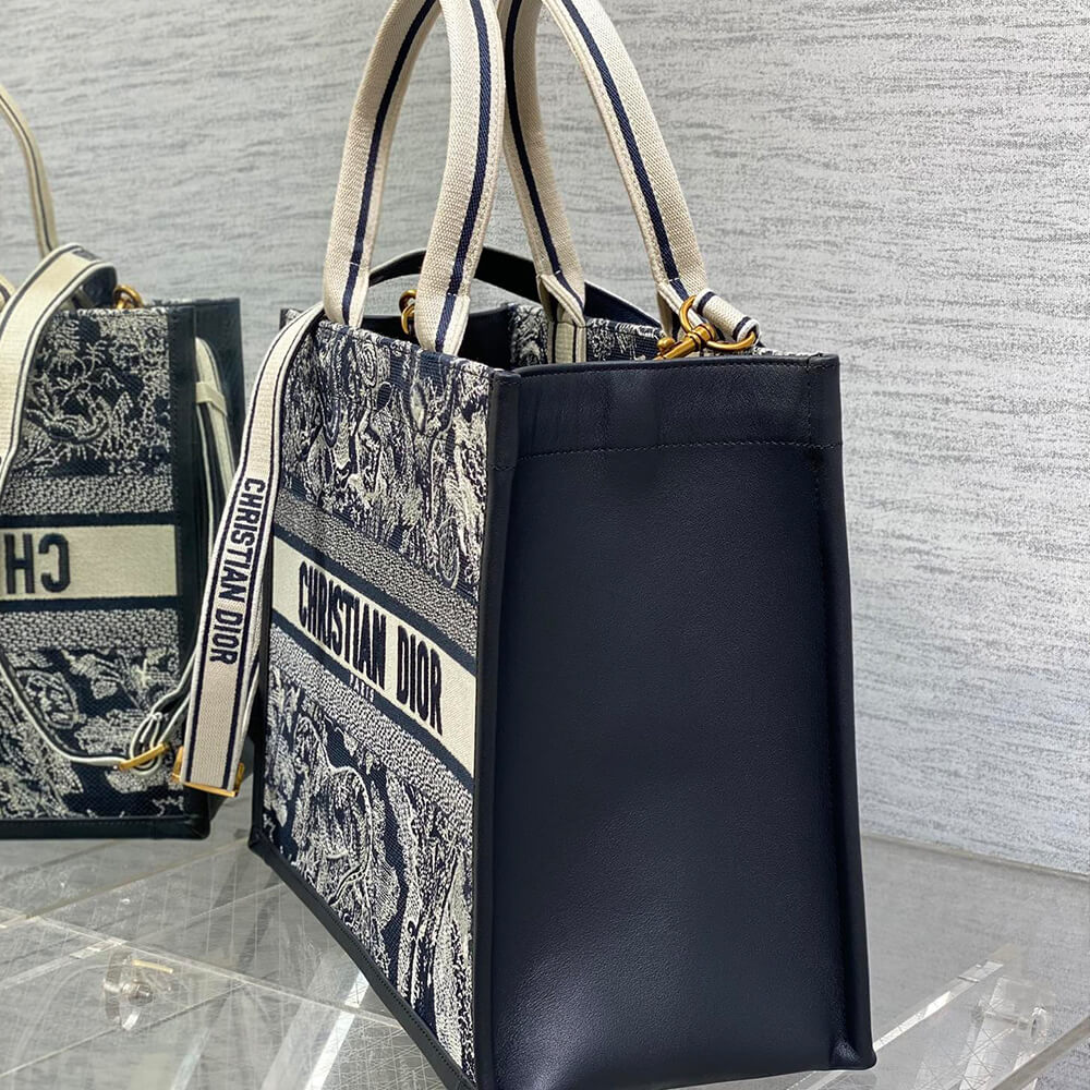 Medium D10r Book Tote