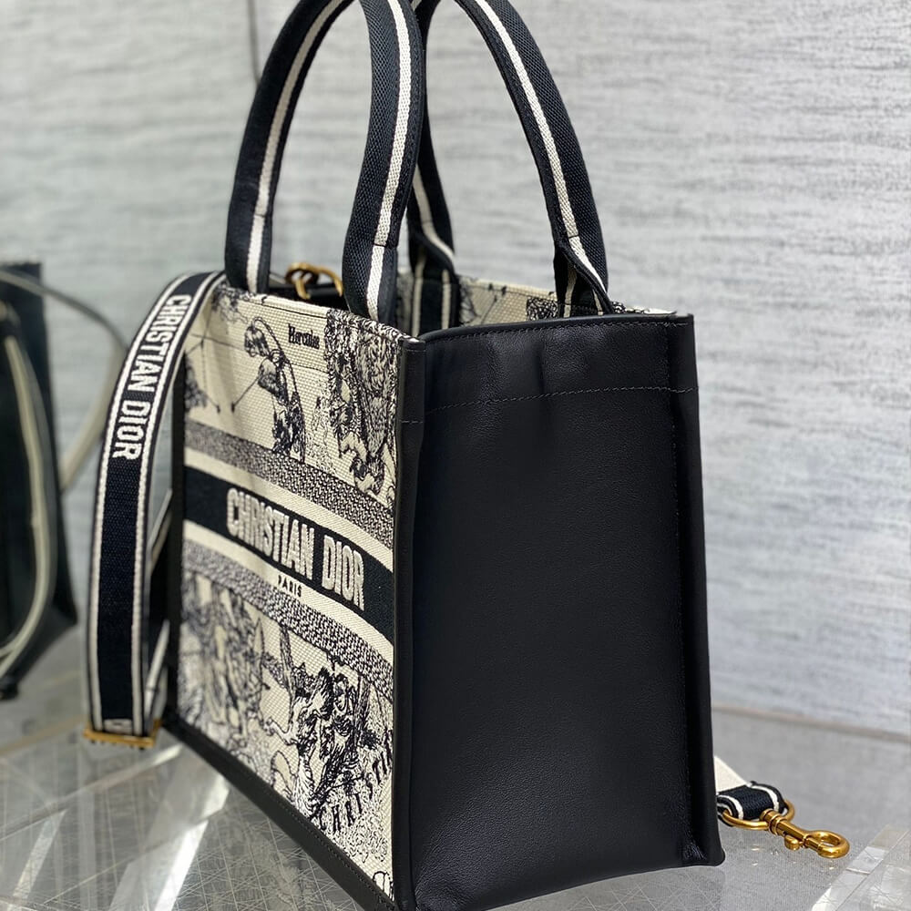 Small D10r Book Tote