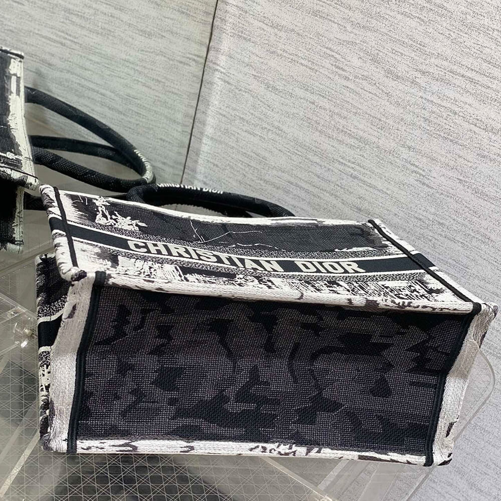 Medium D10r Book Tote