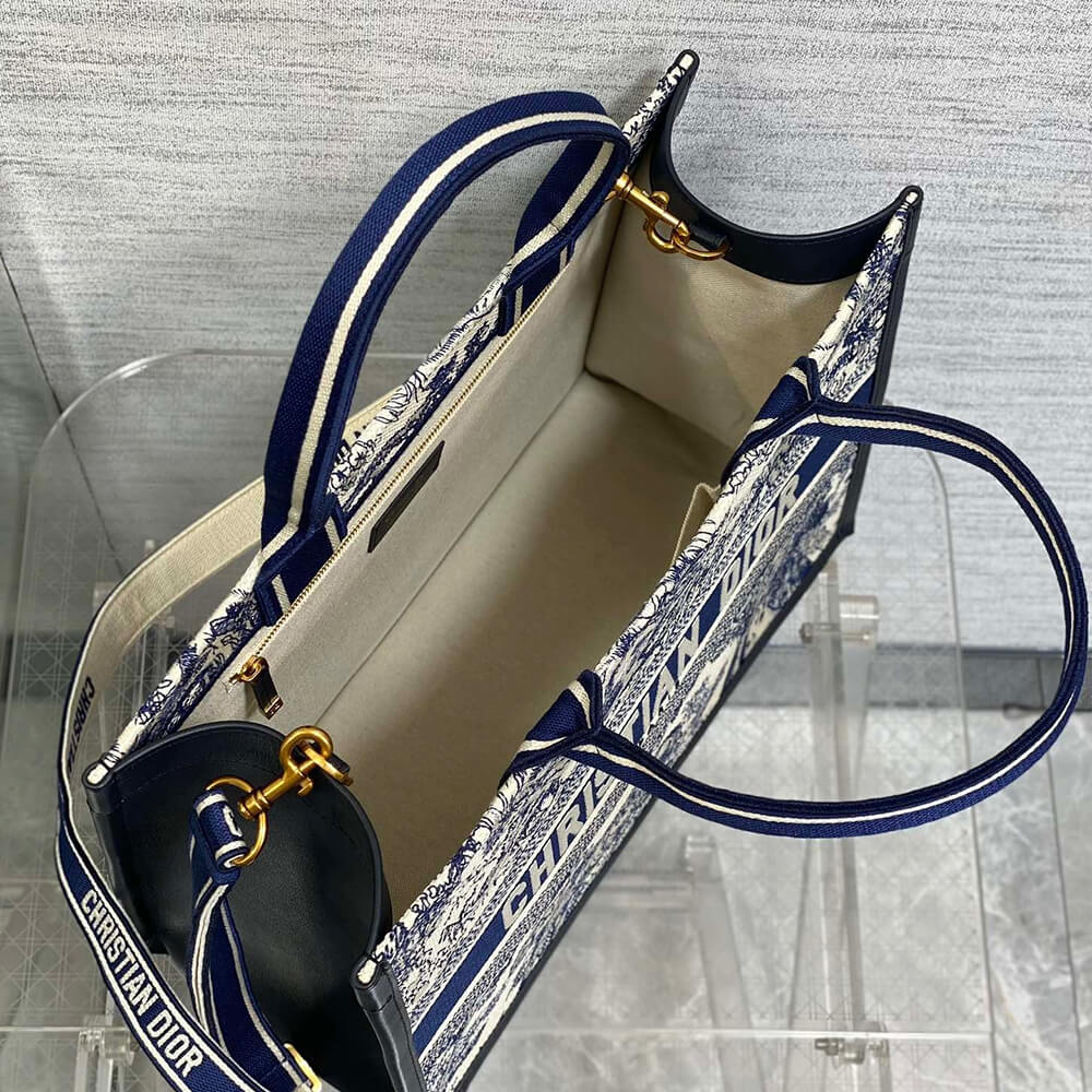 Medium D10r Book Tote