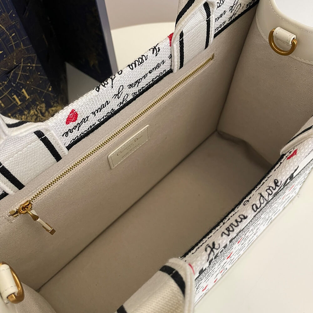 D10ramour Medium D10r Book Tote