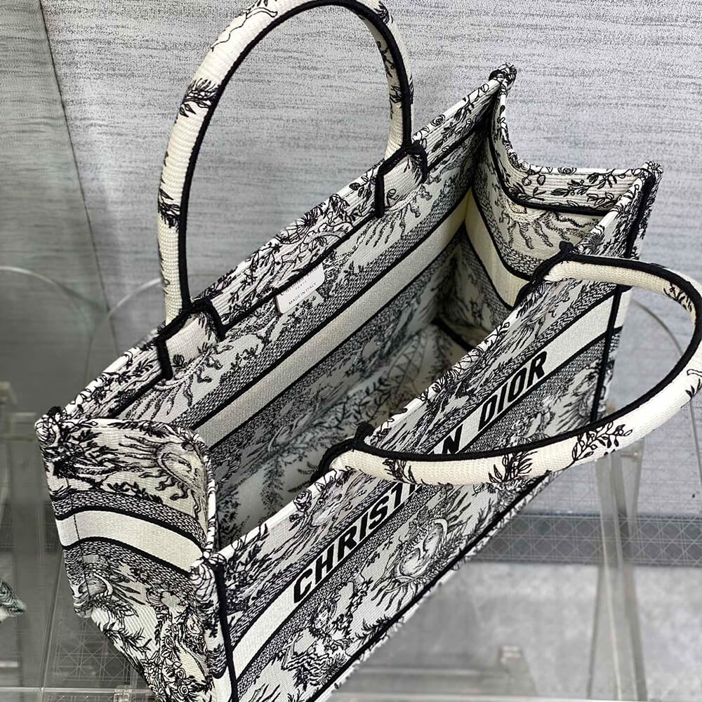 Medium D10r Book Tote
