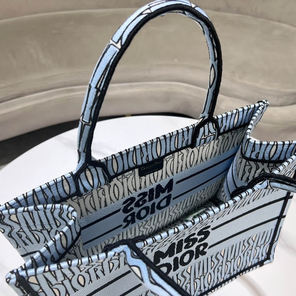 Medium D10r Book Tote