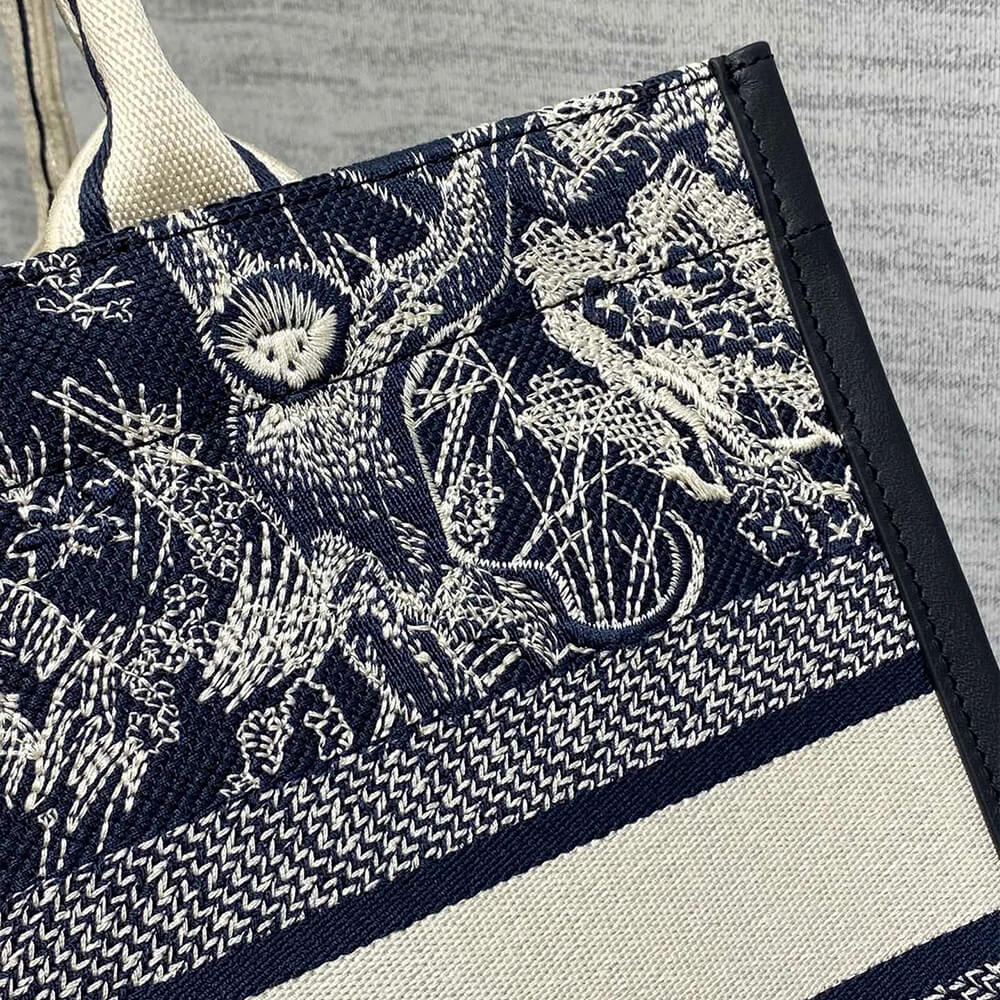 Medium D10r Book Tote