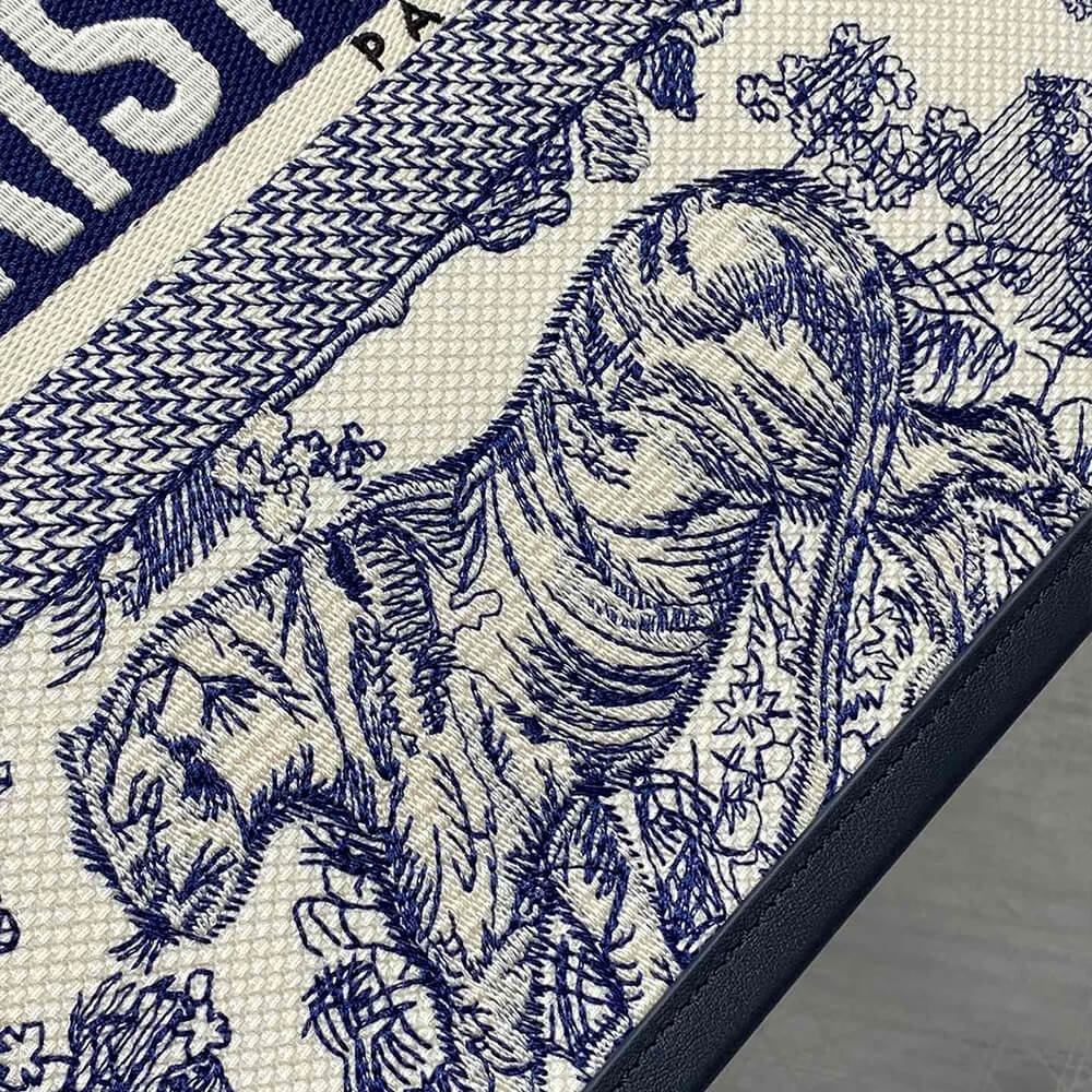 Medium D10r Book Tote