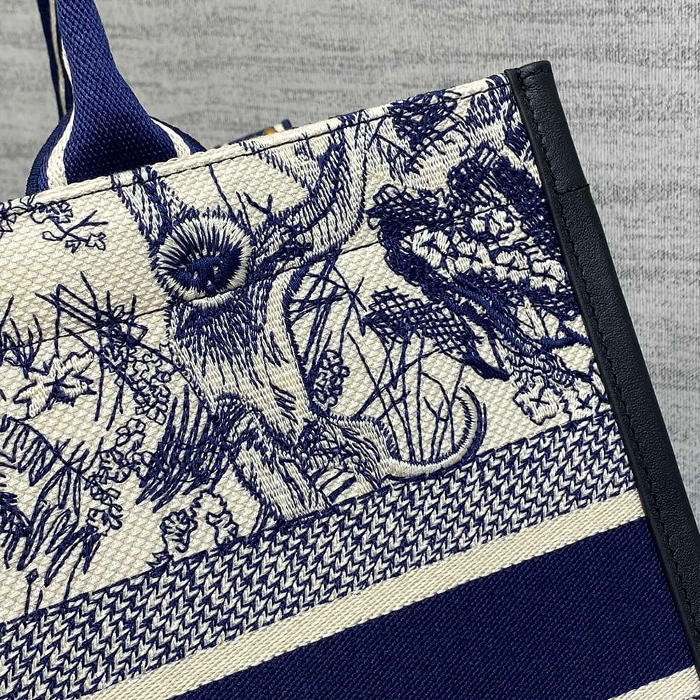 Medium D10r Book Tote