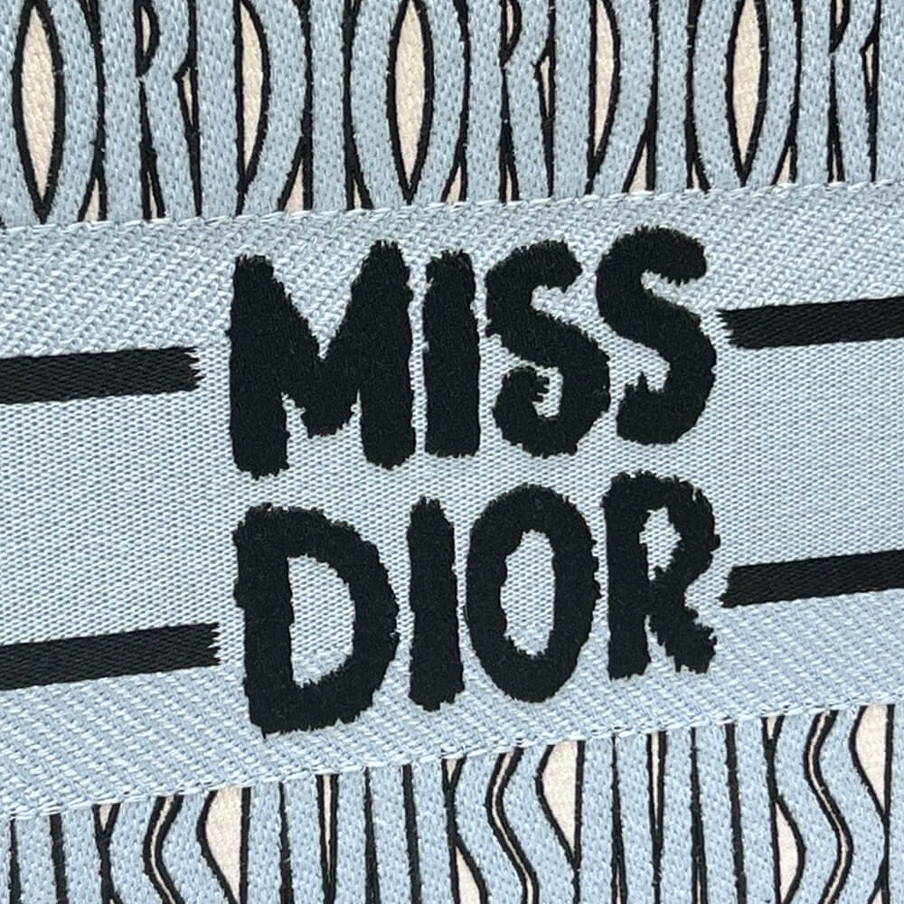 Medium D10r Book Tote
