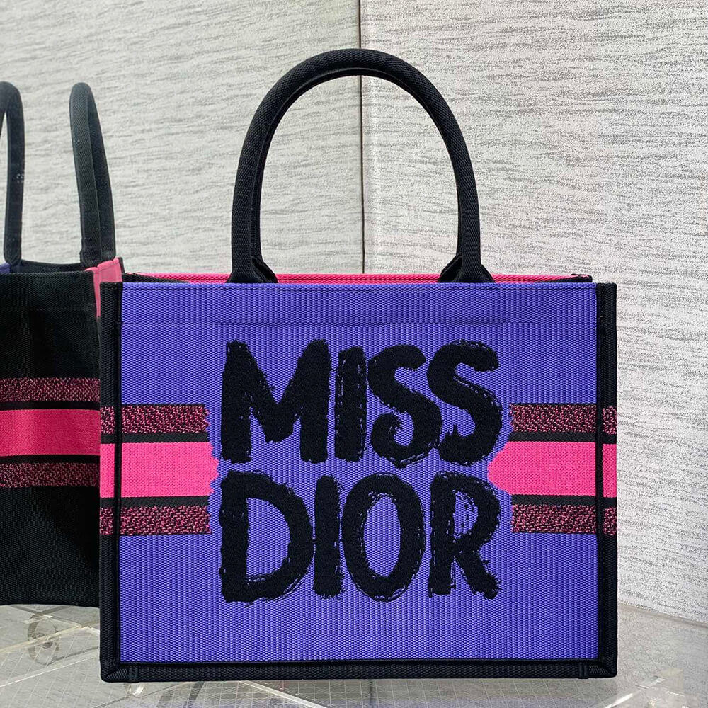 Medium D10r Book Tote