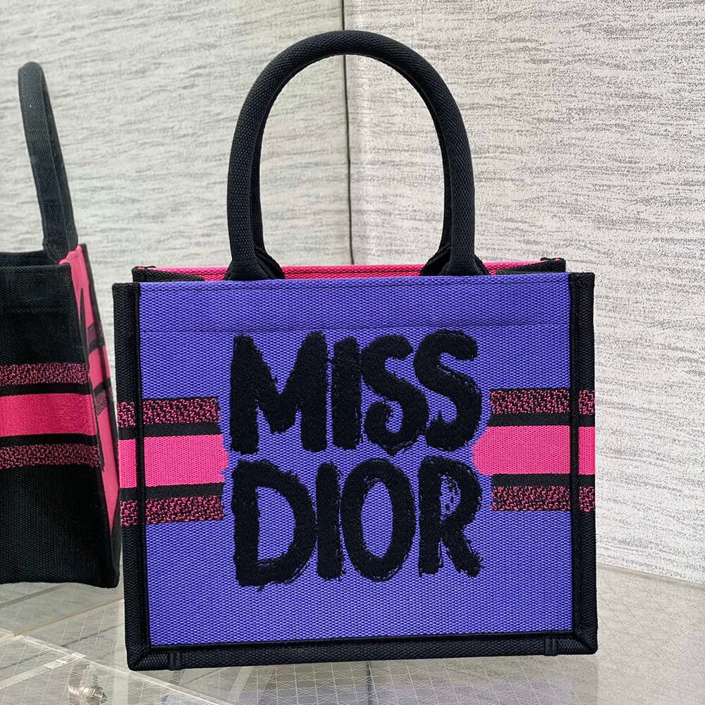 Small D10r Book Tote