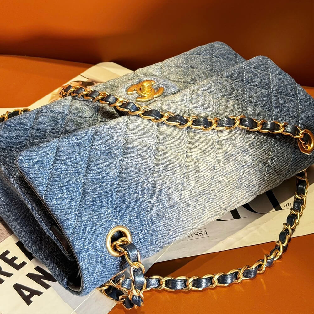 Ch**el CLASSIC 11.12 HANDBAG
