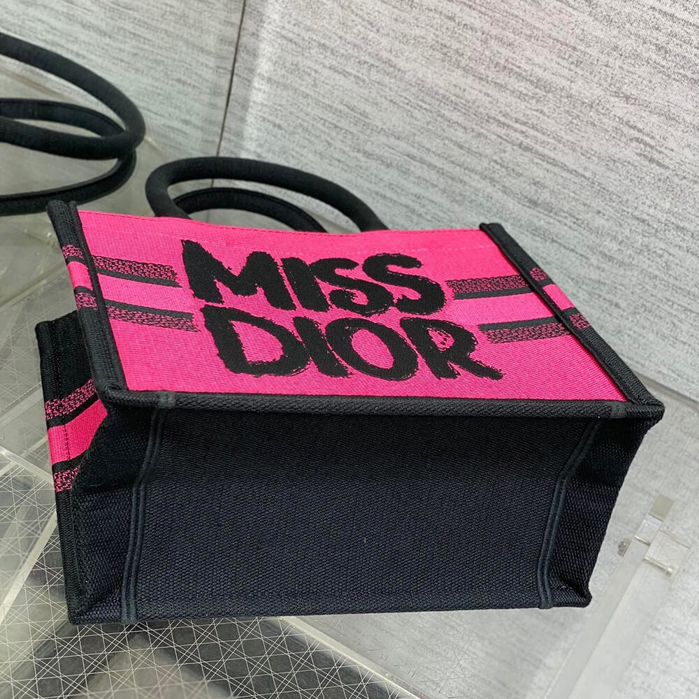 Small D10r Book Tote
