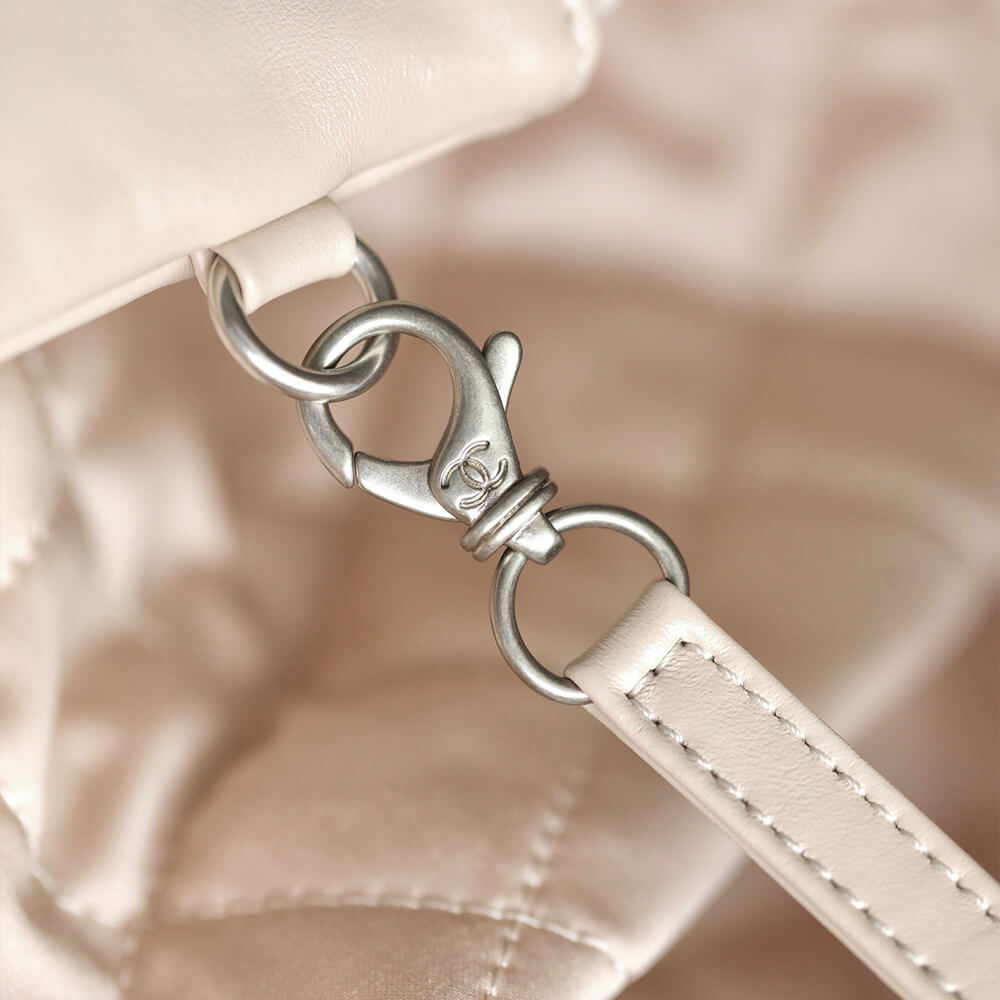 Ch**el 22 HANDBAG(high-end grade)