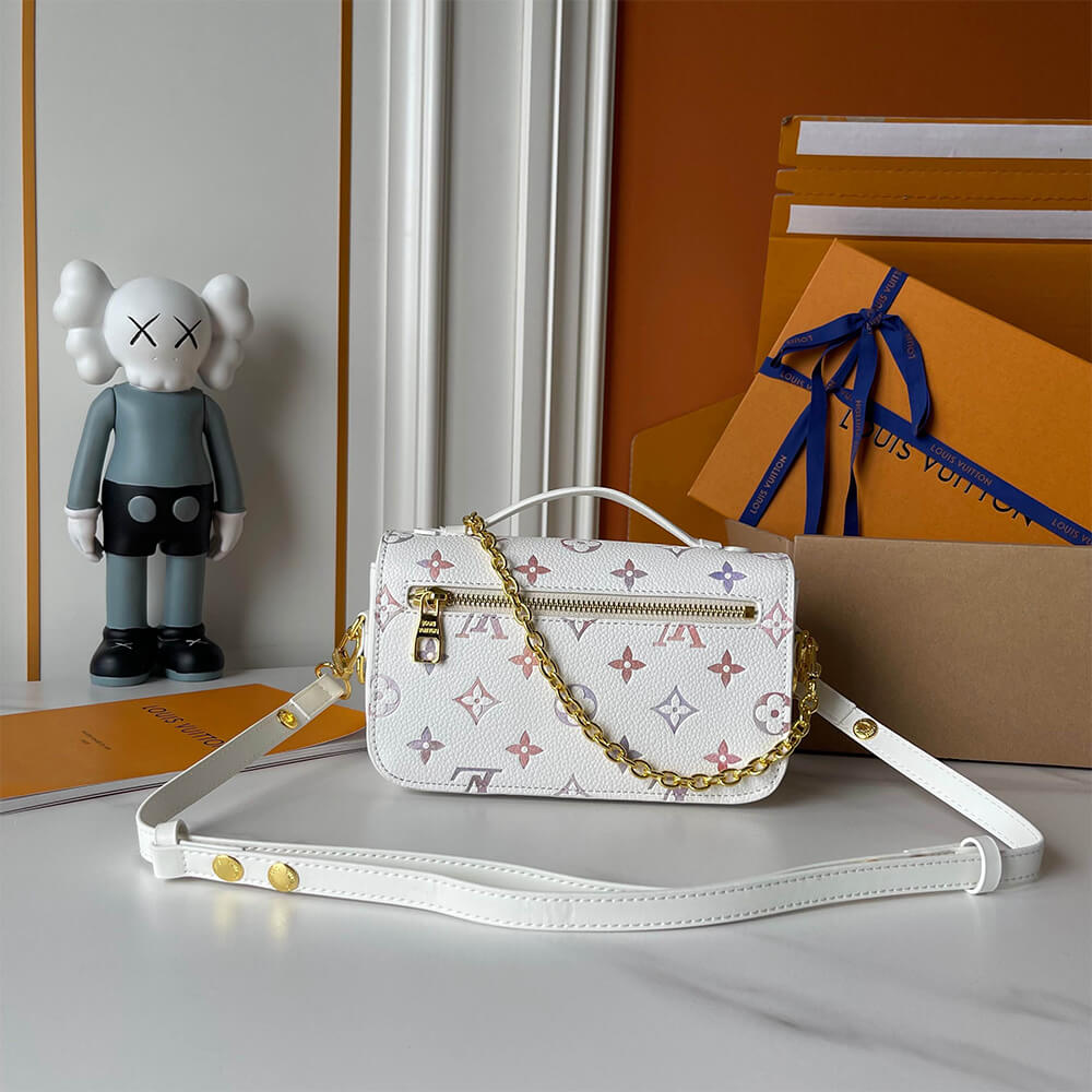 LV Pochette Mè°·tis East West
