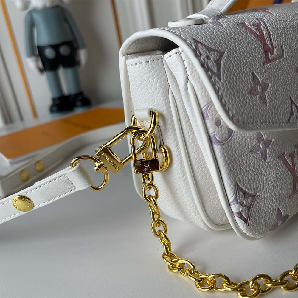 LV Pochette Mè°·tis East West