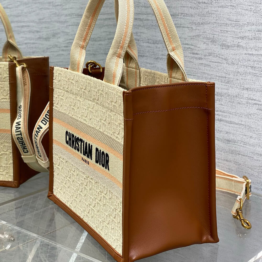 D10r Small Book Tote
