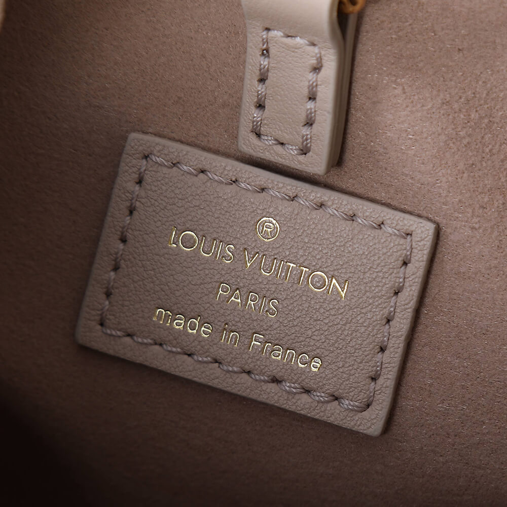 LV Coussin Bucket