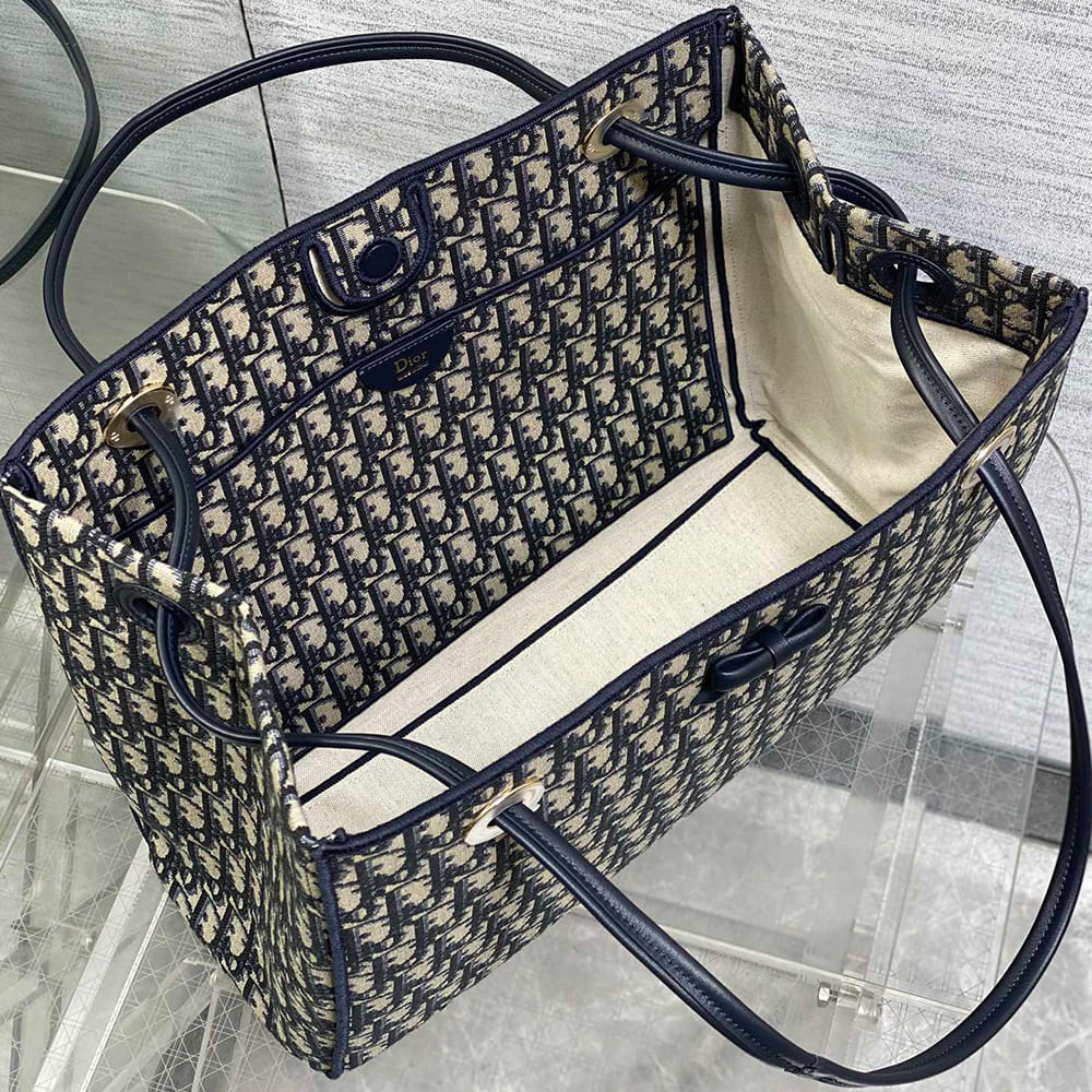 D10r Medium Shopping Bag