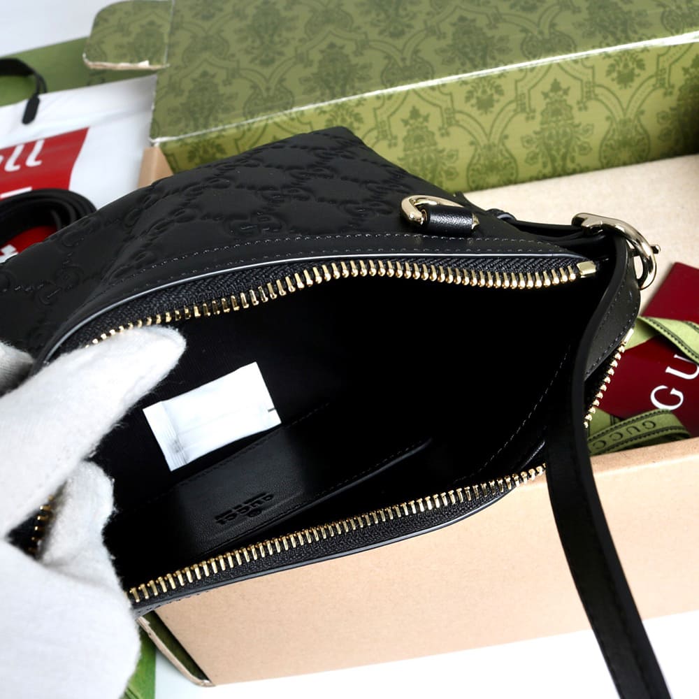 Gvc*1 GG Emblem small shoulder bag