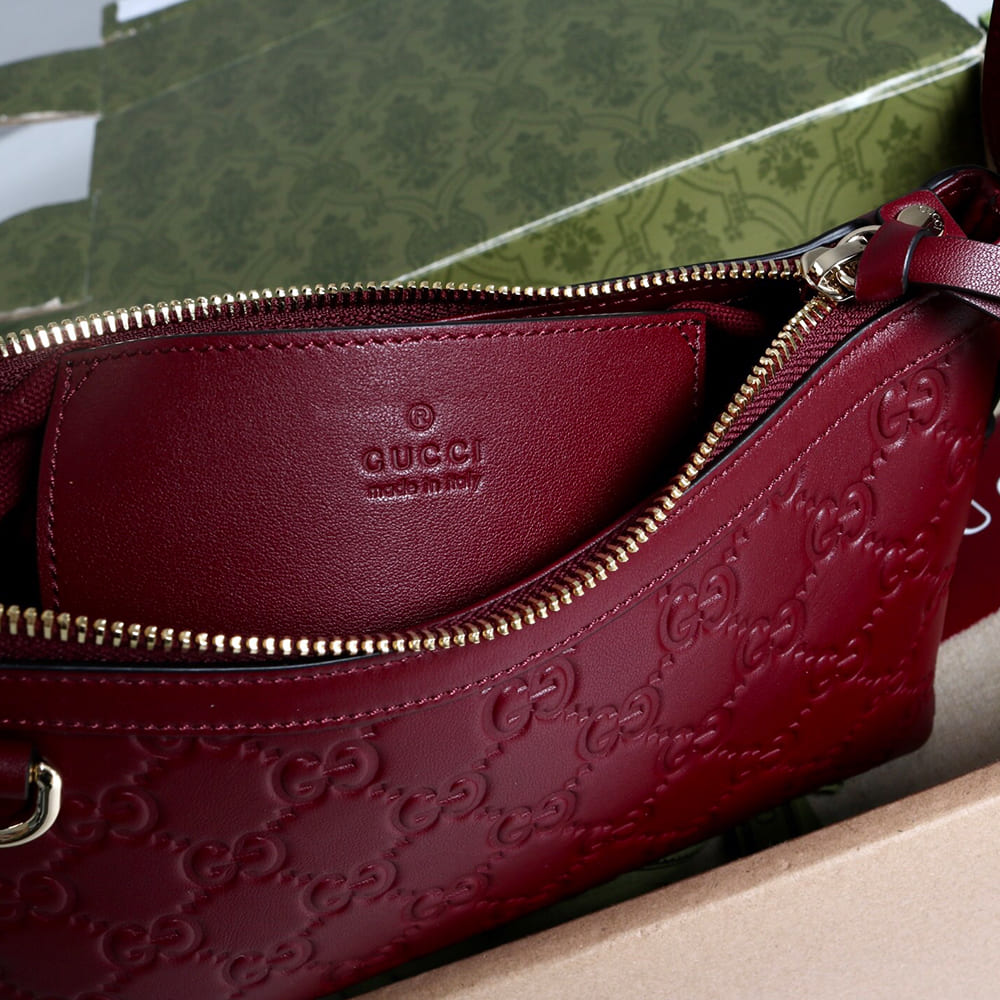 Gvc*1 GG Emblem small shoulder bag